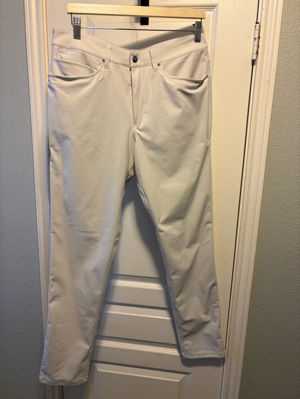 Men’s Lululemon Off White Pants - Size 32